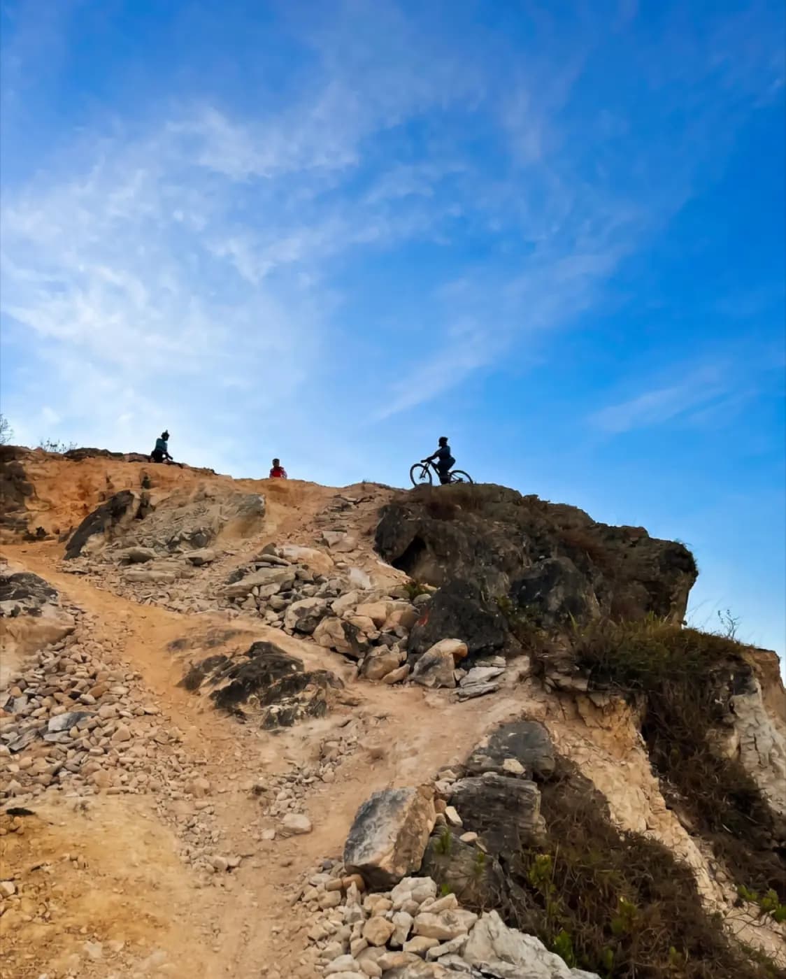 Gravity Lines — Ecuadorian Andes MTB expedition