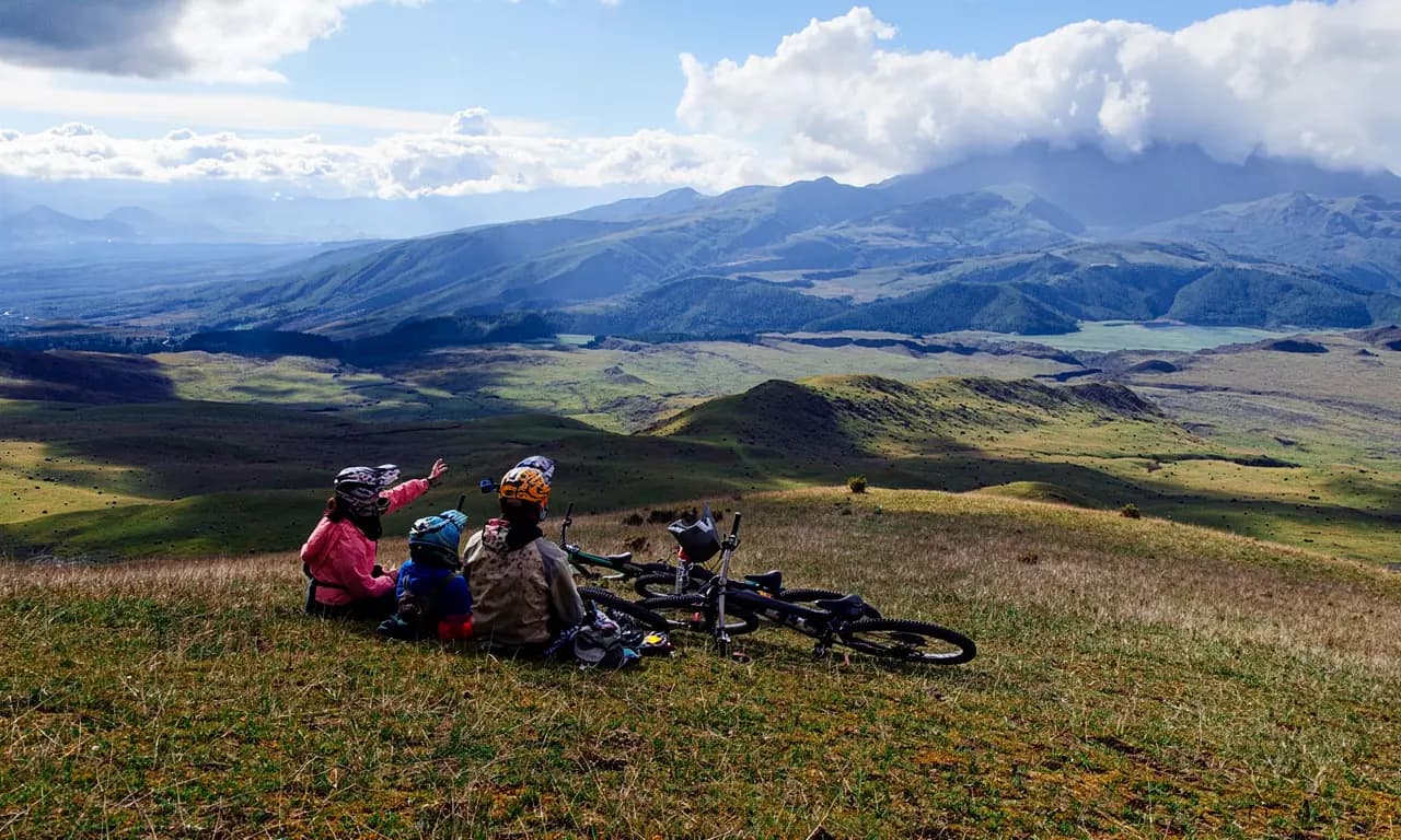 Gravity Lines — Ecuadorian Andes MTB expedition