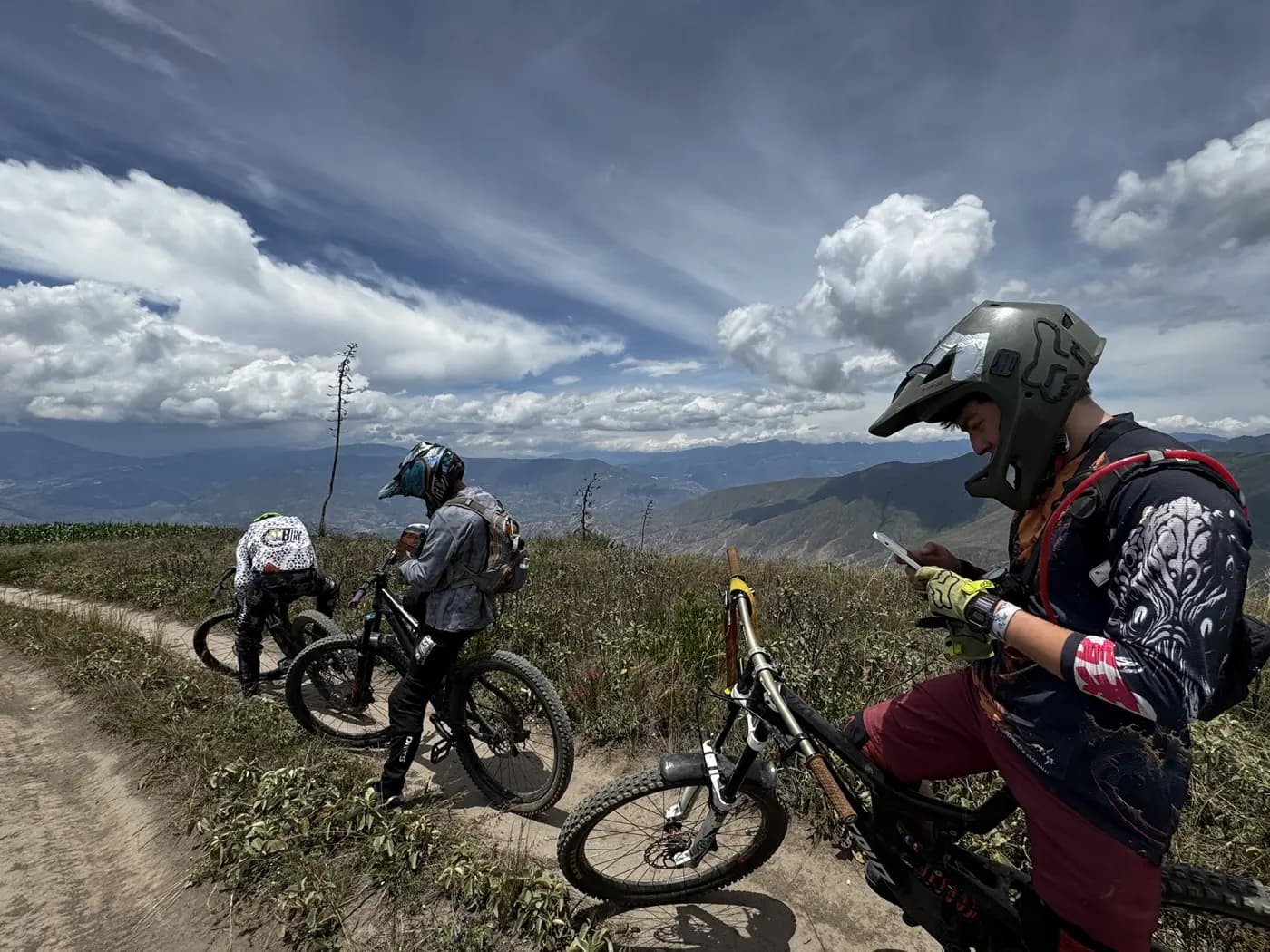 Gravity Lines — Ecuadorian Andes MTB expedition